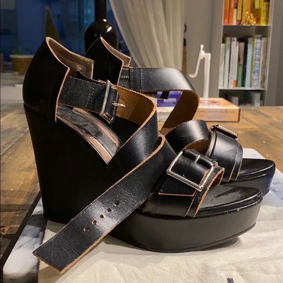 MARNI Black Leather Wedge